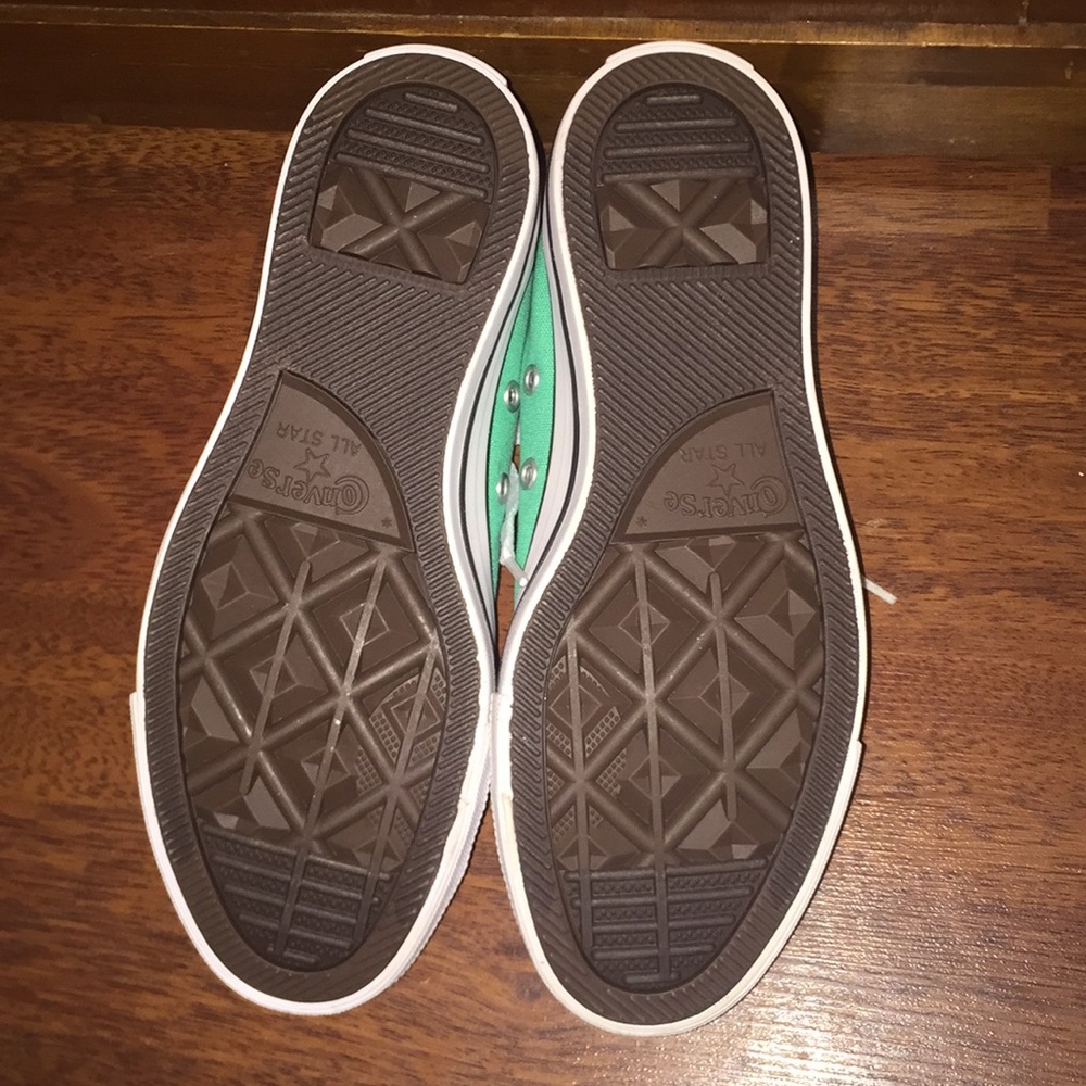 SOLD!! Converse All Star sneakers women’s size 6 - Picture 3 of 8